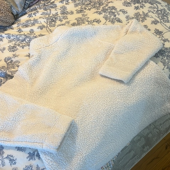 Tommy Hilfiger Women's 1/4-Zip Sherpa‎ Logo Pullover - Picture 4 of 5